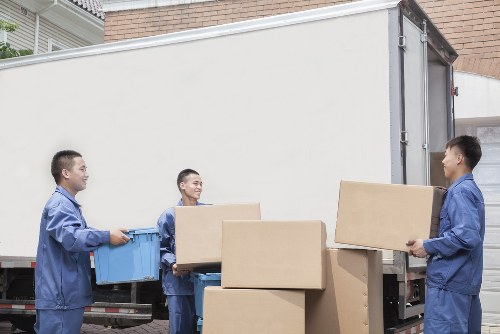 Low-carbon van used for sustainable storage operations
